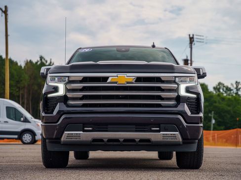 Used 2024 Chevrolet Silverado 1500 High Country w/ Technology Package AWD/4WD image 2