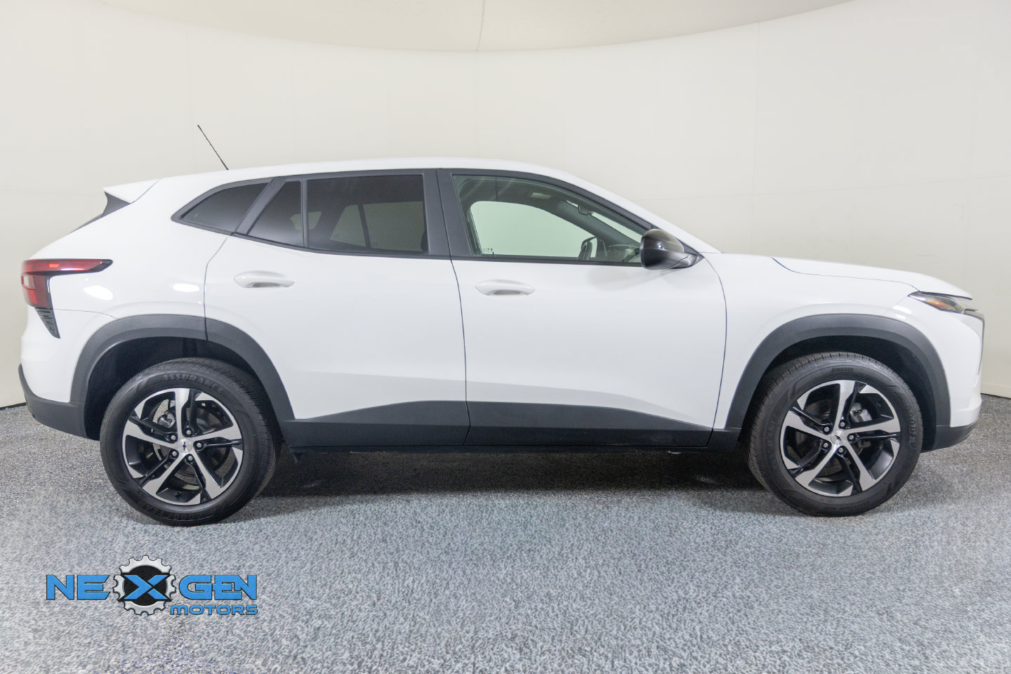 Used 2025 Chevrolet Trax RS w/ Driver Confidence Package FWD image 36