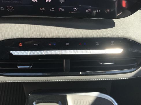 Used 2026 Buick Enclave Preferred w/ Power Package AWD/4WD image 46