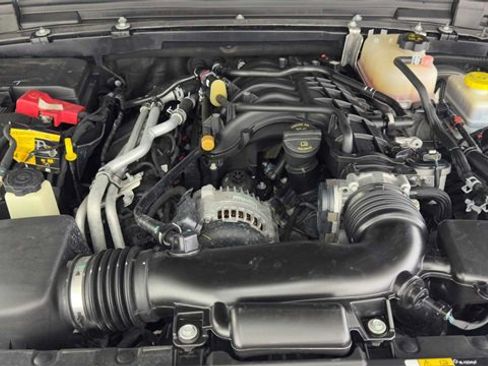 Used 2022 Jeep Wrangler Unlimited Sport image 32