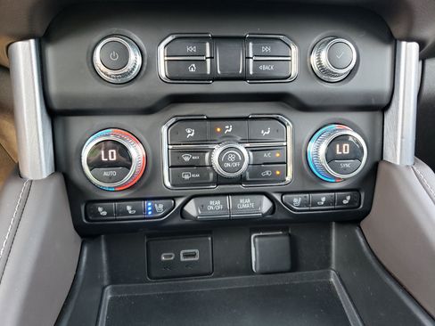 Used 2023 GMC Yukon SLT w/ SLT Premium Package RWD image 24