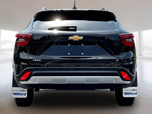 Used 2025 Chevrolet Trax LT FWD image 5