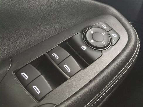 Used 2025 Buick Encore GX Avenir w/ Avenir Technology Package image 30