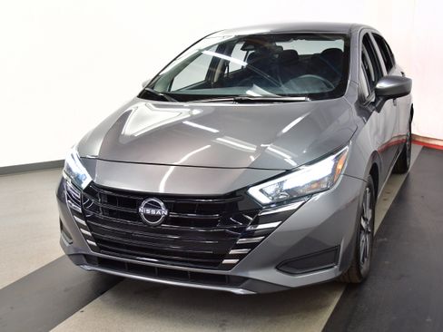 Used 2025 Nissan Versa SV image 8