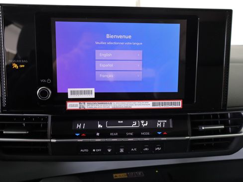 Used 2025 Toyota Sienna LE AWD/4WD image 14