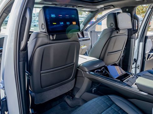 Used 2026 Cadillac Escalade V AWD/4WD image 31