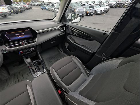 Used 2025 Chevrolet TrailBlazer LT AWD/4WD image 15