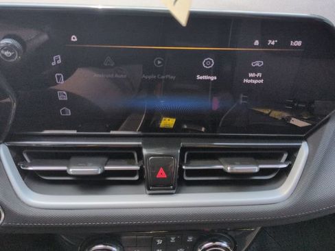 Used 2025 Chevrolet TrailBlazer LT w/ LT Cold Weather Package AWD/4WD image 16