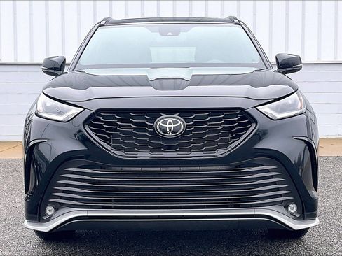 Used 2025 Toyota Highlander XSE image 3