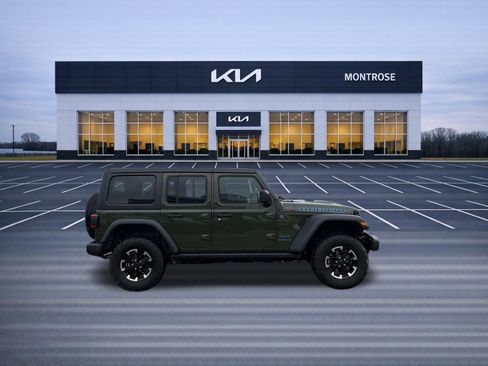 Used 2024 Jeep Wrangler Unlimited Rubicon 4xe w/ Technology Group AWD/4WD image 4