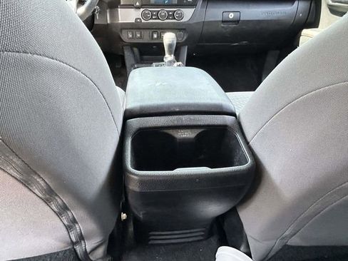 Used 2022 Toyota Tacoma SR5 w/ Technology Package image 11
