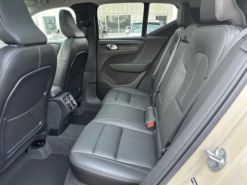 Used 2025 Volvo XC40 B5 Ultra w/ Climate Package image 15