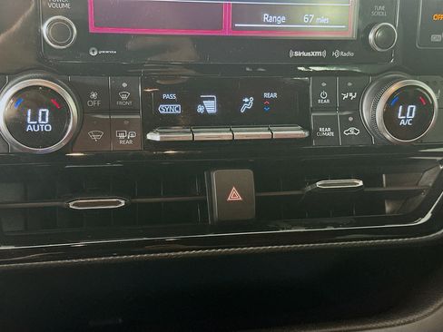 Used 2021 Toyota Highlander XSE FWD image 24