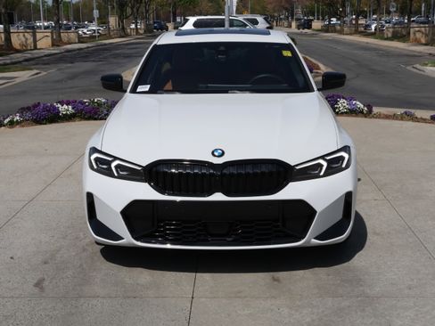 Used 2025 BMW 330i Sedan w/ M Sport Package image 3