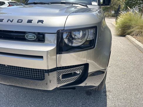 Certified 2025 Land Rover Defender 110 X-Dynamic SE AWD/4WD image 9