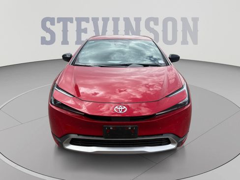Used 2025 Toyota Prius Plug-In Hybrid FWD image 8