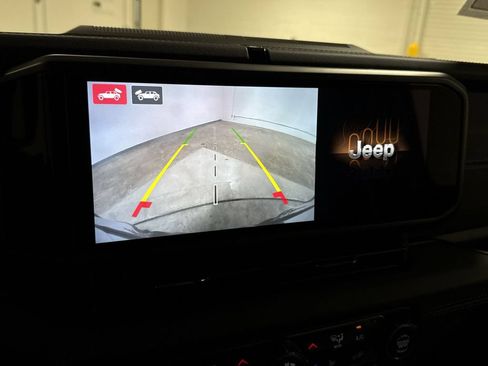 Used 2024 Jeep Wrangler Unlimited Rubicon 4xe AWD/4WD image 16