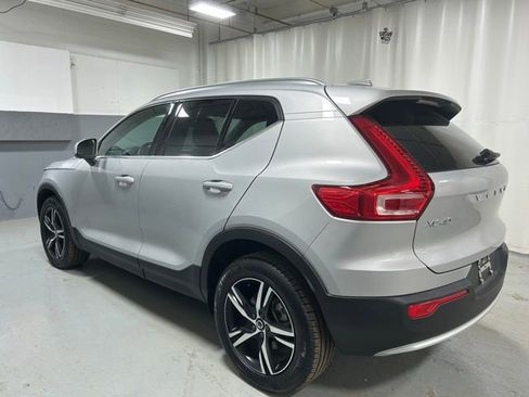 Used 2025 Volvo XC40 B5 Plus image 2