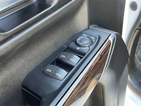 Used 2022 GMC Sierra 1500 Elevation image 17