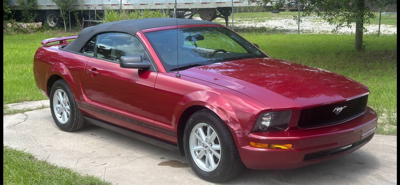 Used 2005 Ford Mustang Convertible RWD image 2