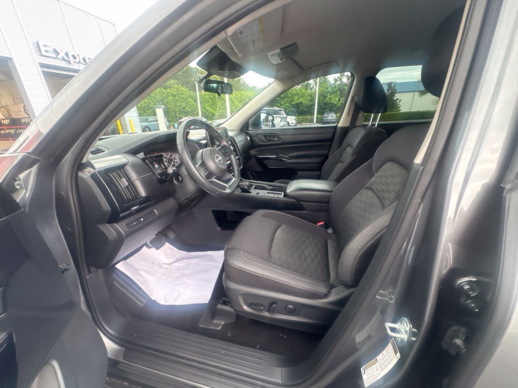 Used 2024 Nissan Pathfinder SV FWD image 6