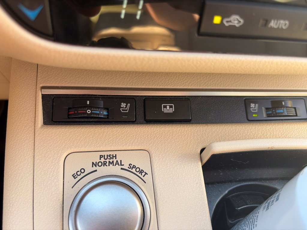 Used 2013 Lexus ES 350 w/ Luxury Pkg FWD image 41