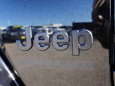 Used 2020 Jeep Wrangler Unlimited Sahara image 31