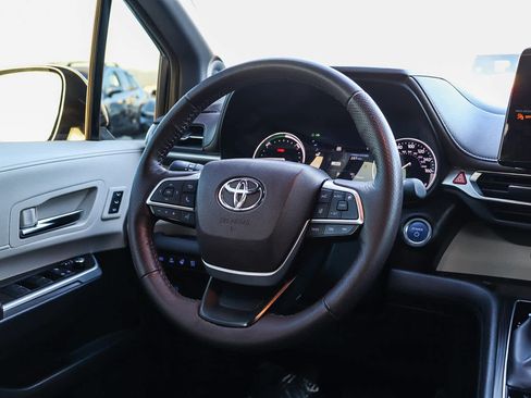 Used 2022 Toyota Sienna Platinum image 22