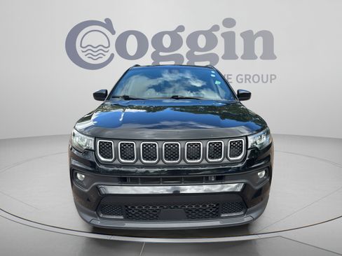 Used 2024 Jeep Compass Latitude AWD/4WD image 8