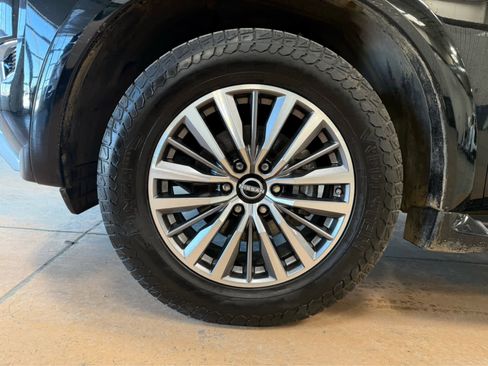 Used 2022 Nissan Armada SL w/ Captain's Chairs Package AWD/4WD image 8