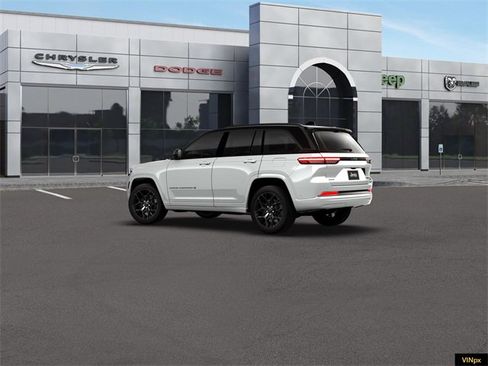 New 2026 Jeep Grand Cherokee Summit image 4