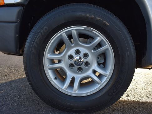 Used 2004 Dodge Dakota Sport w/ Deluxe Convenience Group image 16