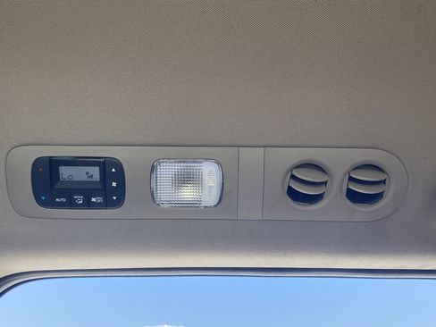 Used 2017 Honda Odyssey SE image 19