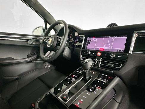 Certified 2025 Porsche Macan image 50