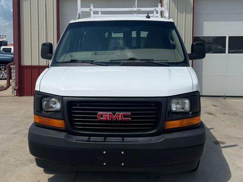 Used 2017 GMC Savana 2500 image 2