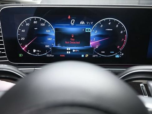 Used 2024 Mercedes-Benz GLS 450 4MATIC image 10