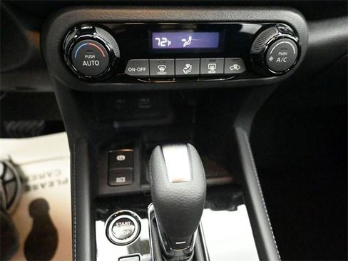 Used 2023 Nissan Kicks SR image 17
