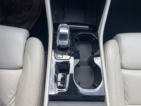 Certified 2023 Volvo XC40 B5 Plus w/ Protection Package Premier image 37