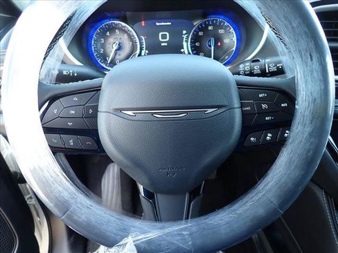 New 2027 Chrysler Pacifica Limited FWD image 15
