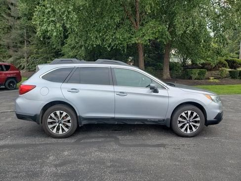 Used 2016 Subaru Outback 2.5i Limited AWD/4WD image 2