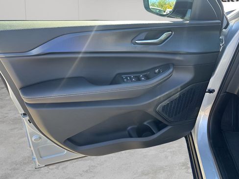 New 2025 Jeep Grand Cherokee Altitude image 25