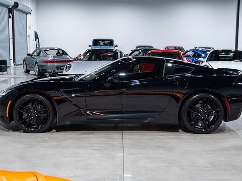 Used 2017 Chevrolet Corvette Stingray Coupe w/ Battery Protection Package RWD image 3