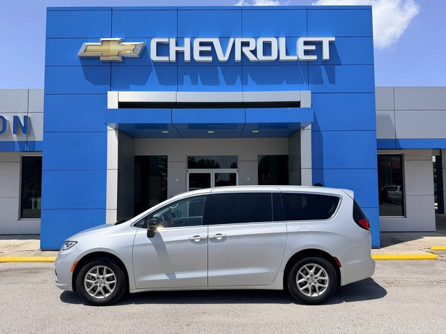Used 2024 Chrysler Pacifica Touring-L FWD image 1