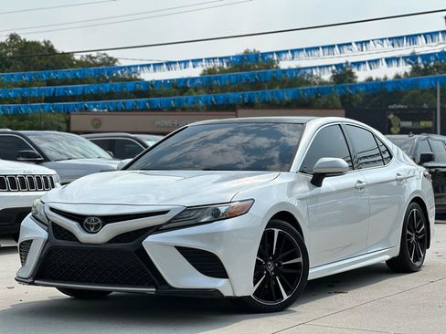 Used 2019 Toyota Camry XSE FWD image 3