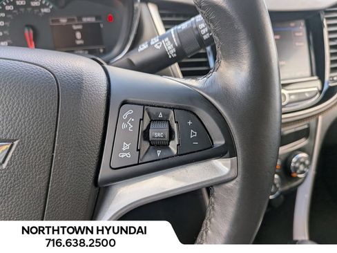 Used 2021 Chevrolet Trax LT w/ Premium Seat Package AWD/4WD image 22
