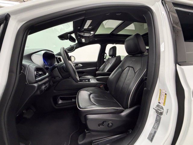 Used 2025 Chrysler Pacifica Limited FWD image 7