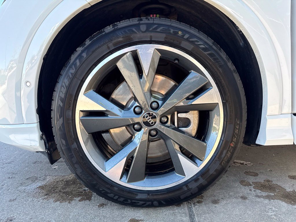 Used 2024 Audi Q4 e-tron Premium Plus w/ Premium Plus AWD/4WD image 27