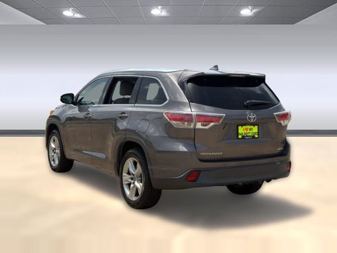 Used 2016 Toyota Highlander Limited Platinum FWD image 3