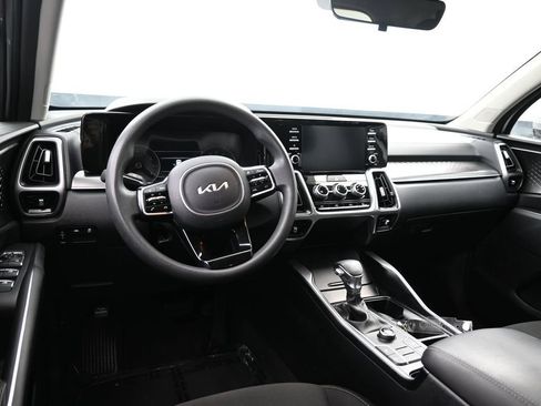 Certified 2022 Kia Sorento LX FWD image 11