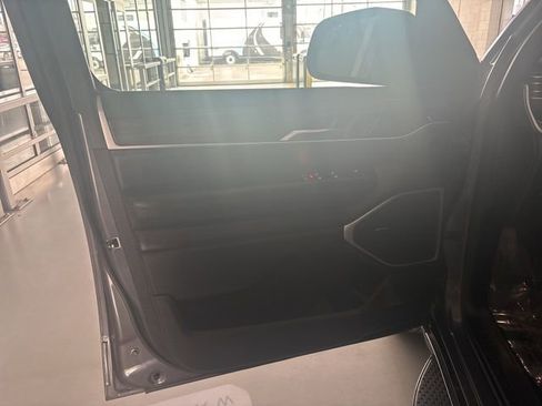 Used 2023 Jeep Wagoneer L Series II image 14